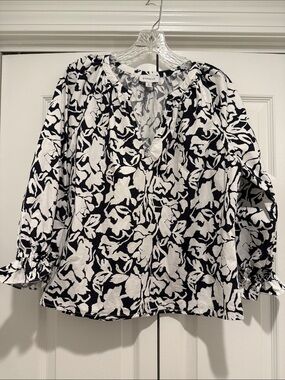 Evereve Black & White Floral Peasant Blouse